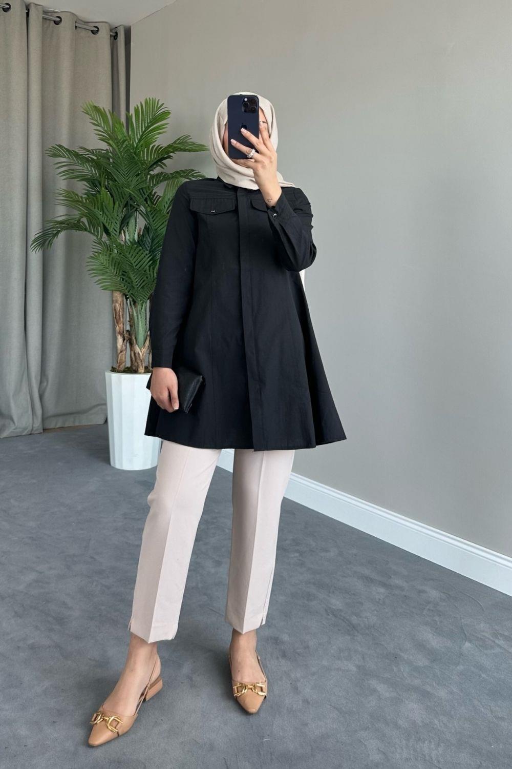 تونيك بأزرار مخفية باللون الأسود