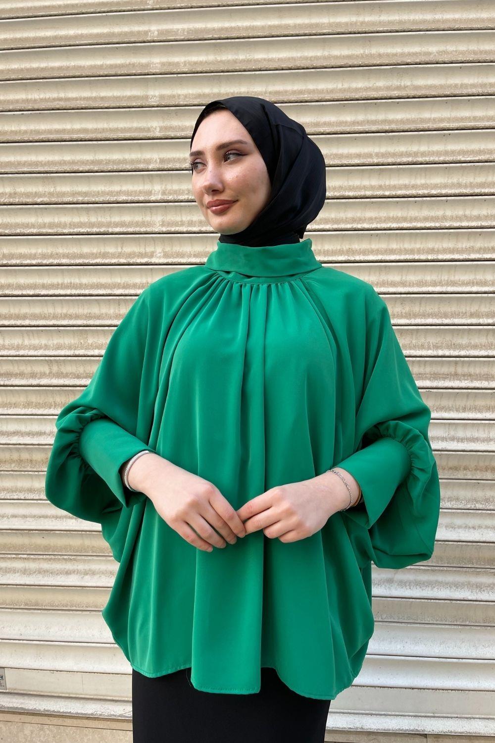 بلوزة ذات ياقة كم ومفصلة باللون الأخضر