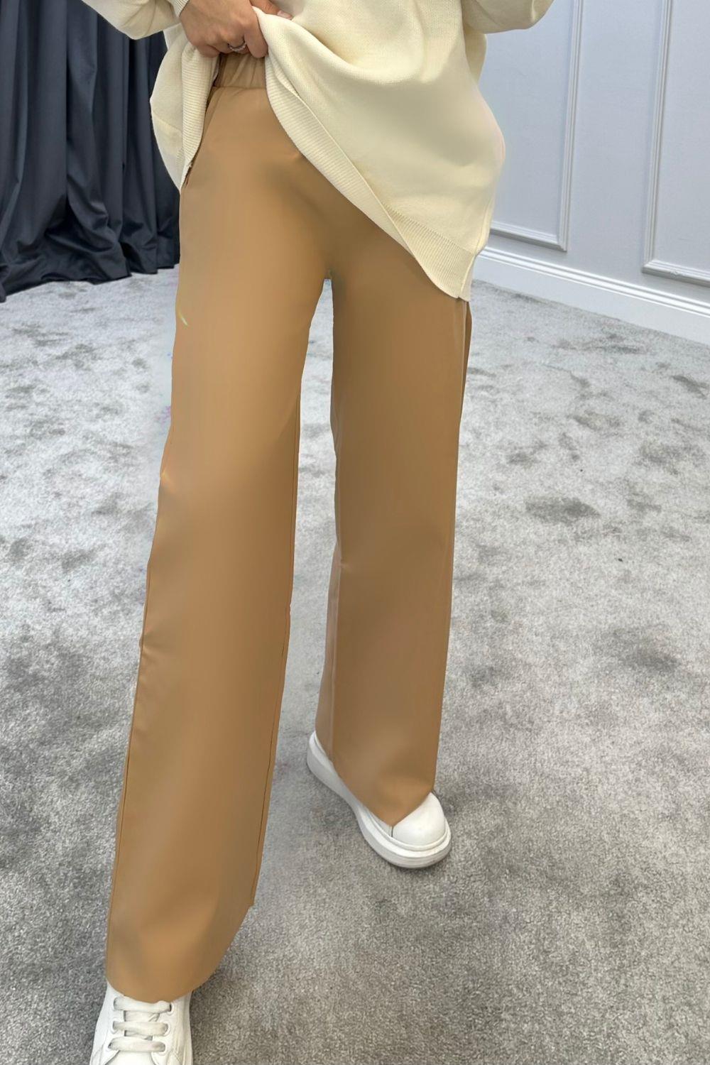 بنطلون جلد واسع الساق جملي