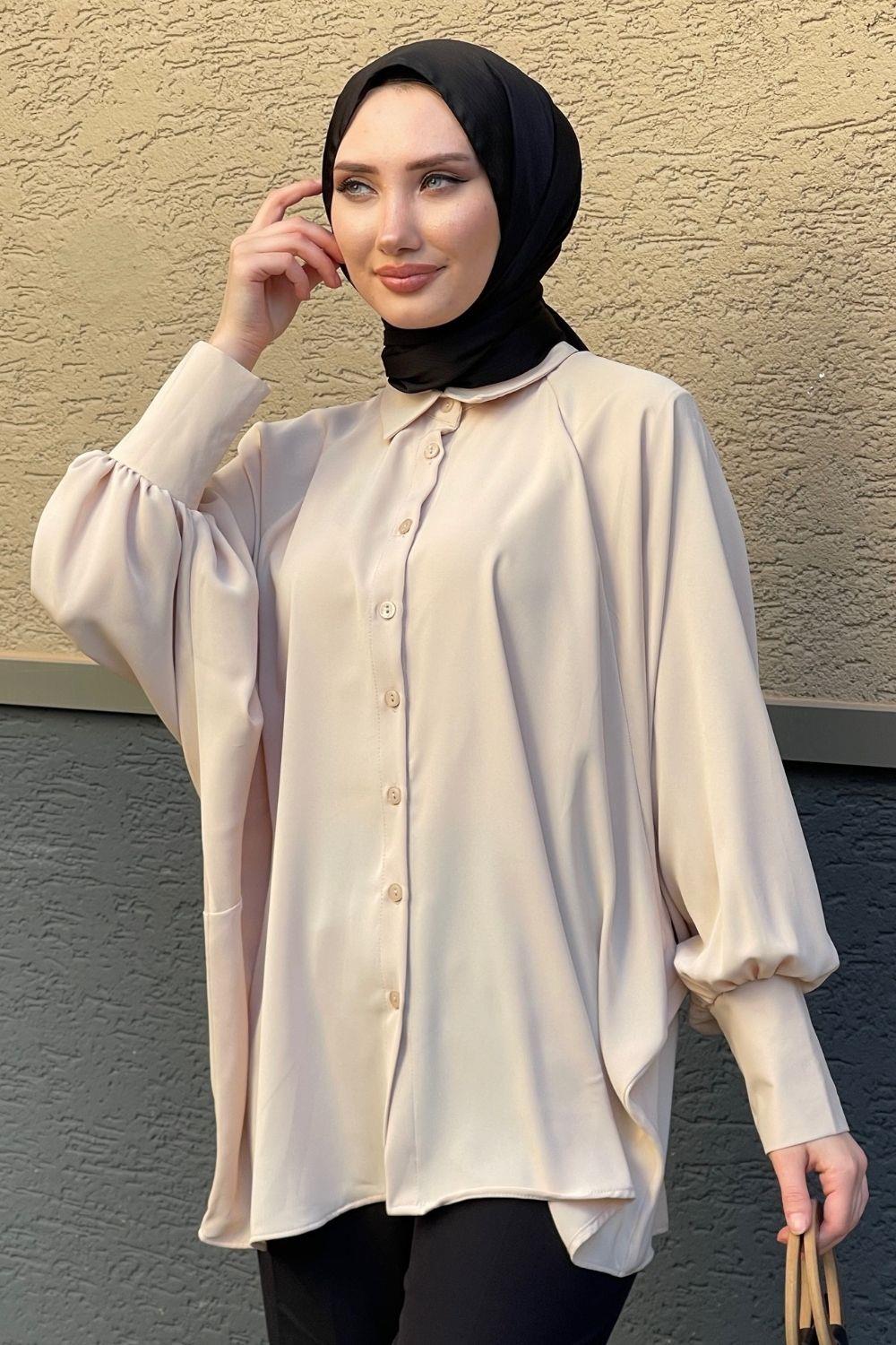 كم راجلان بأزرار أمامية باللون البيج