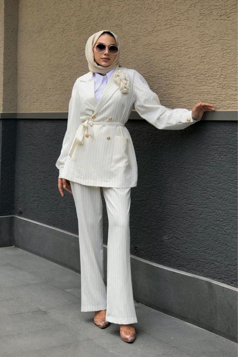 Şule Giyim | Tesettür Giyim | Çizgili Blazer Ceket Takım Beyaz