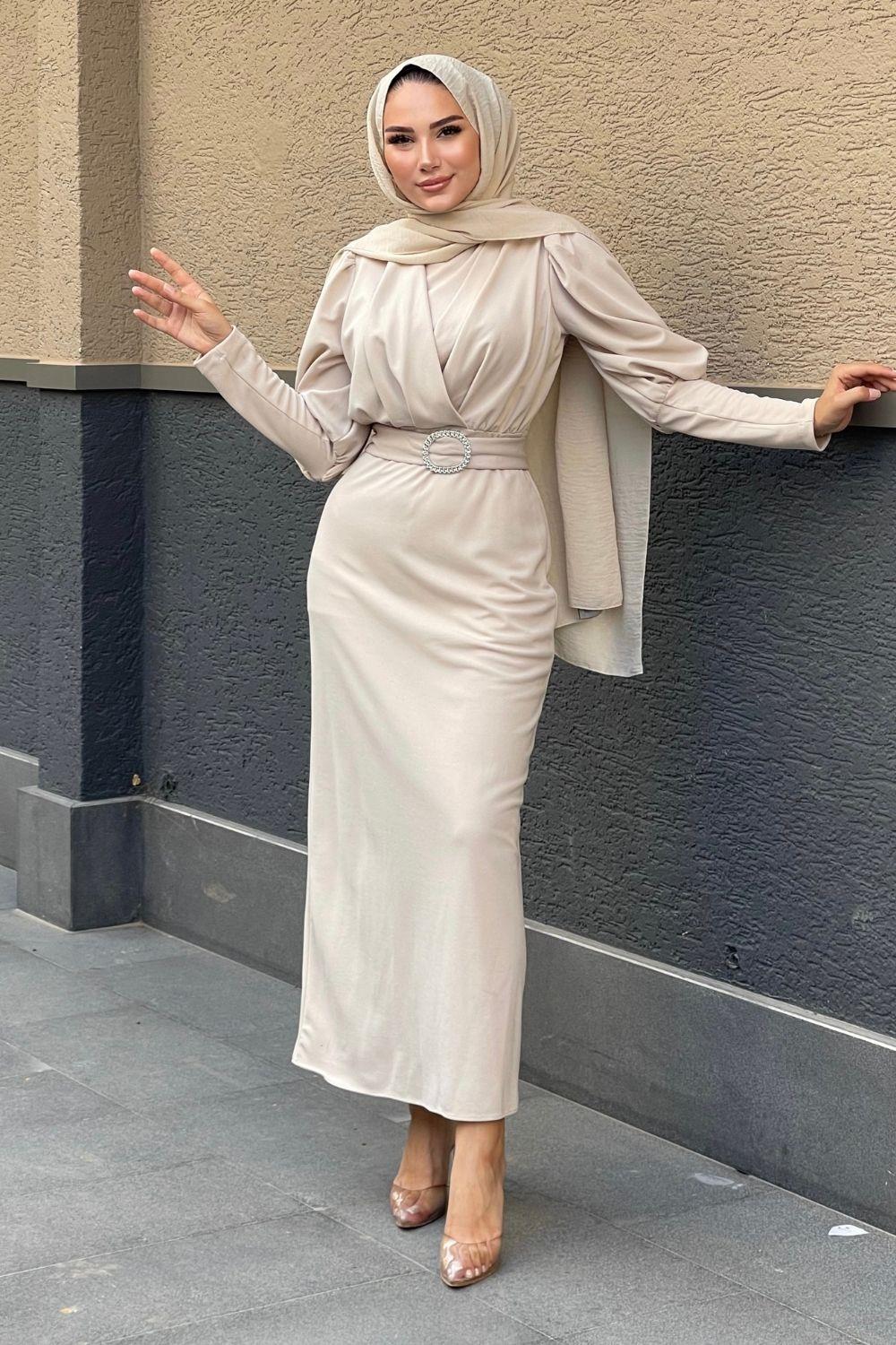 فستان بحزام متقاطع من الأمام باللون البيج