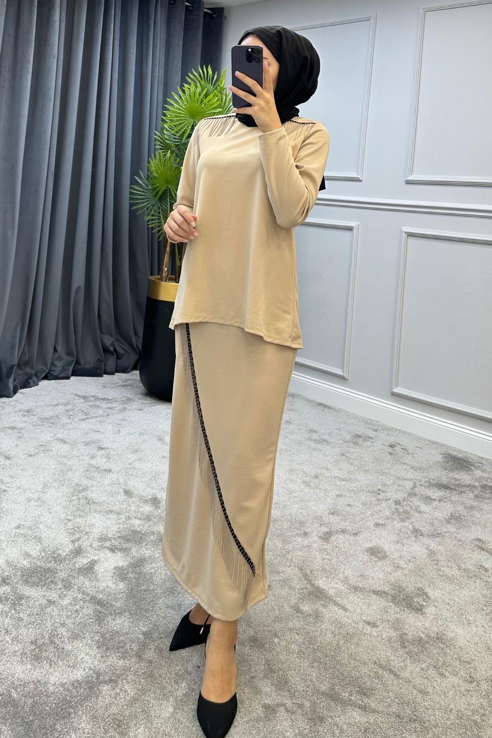 تنورة شرابة بدلة بيج