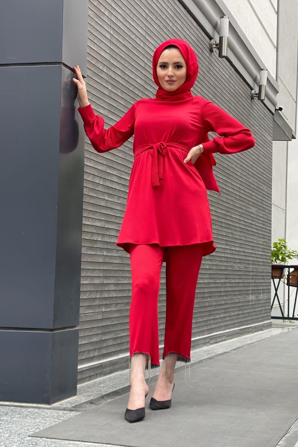 بدلة الساق بالسلاسل الحمراء