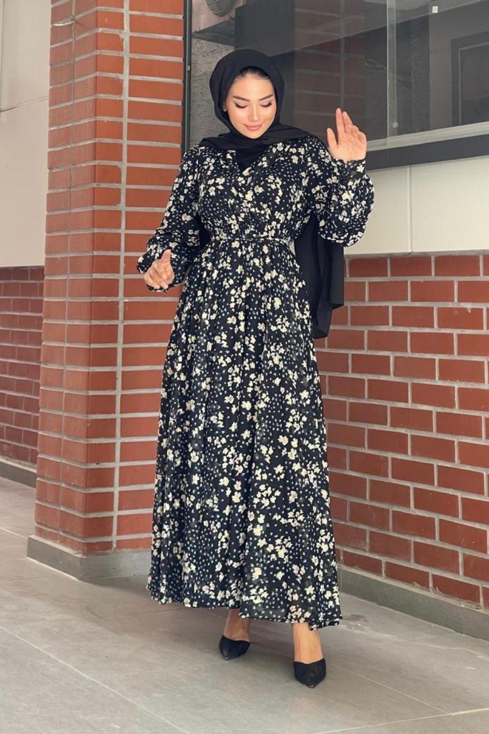 فستان شيفون منقوش بالزهور باللون الأزرق