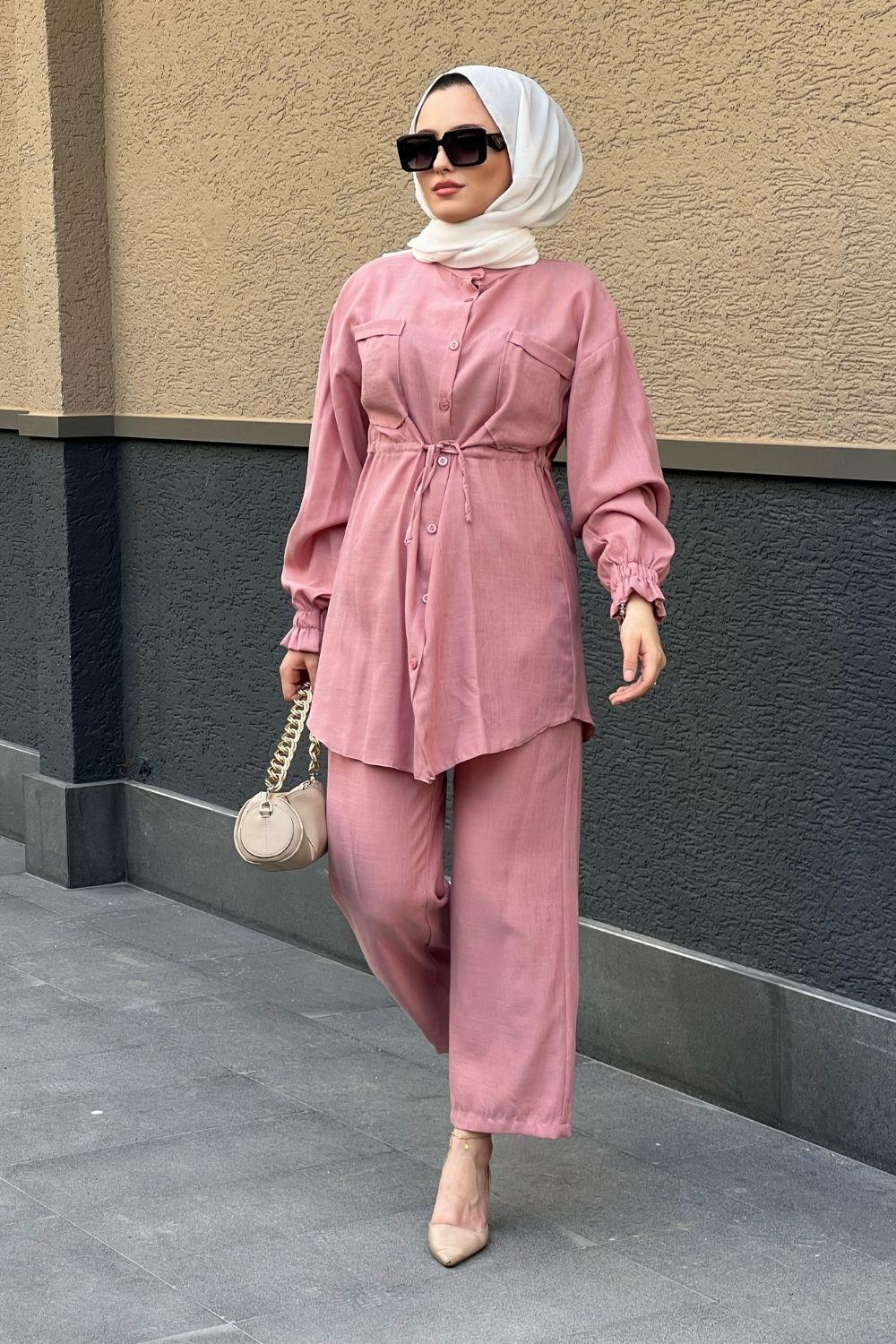 بدلة الخصر مجمعة باللون الوردي