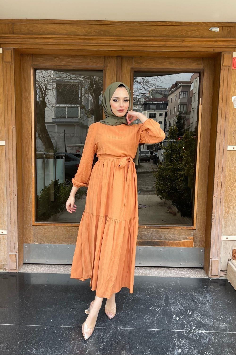 بلاط فستان ماكسي مخطط ذاتيًا