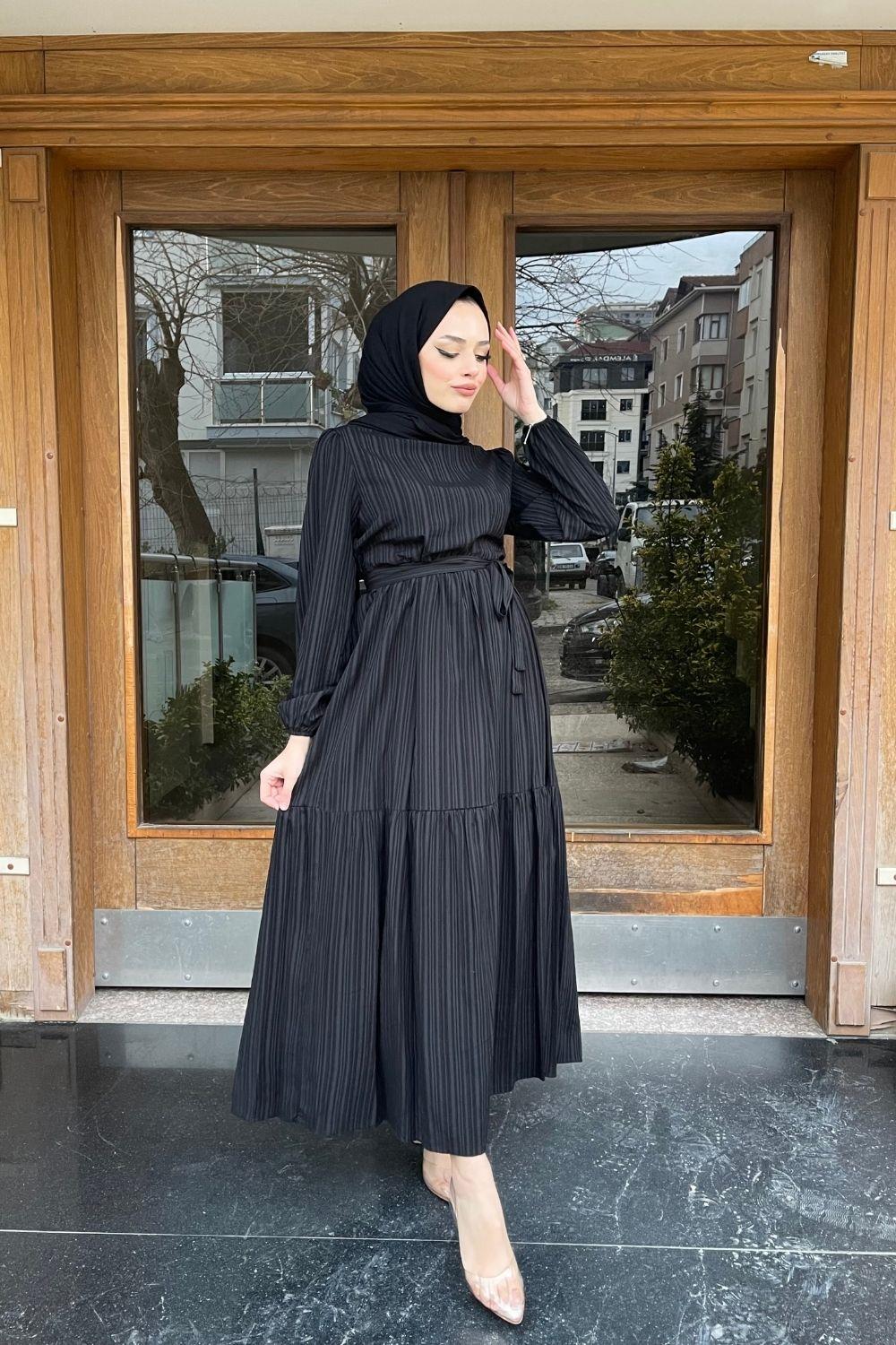 Kendinden Çizgili Maxi Elbise Siyah – Şule Giyim | Tesettür Giyim