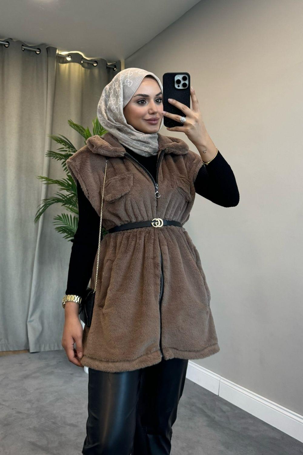 سترة قطيفة بسحاب باللون البني