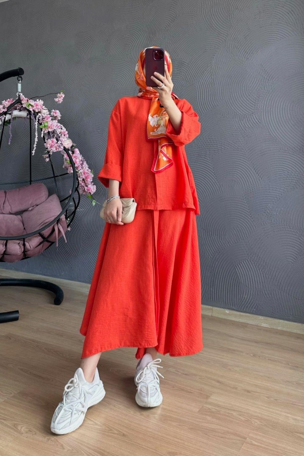 بدلة تنورة ليا نار جيجك