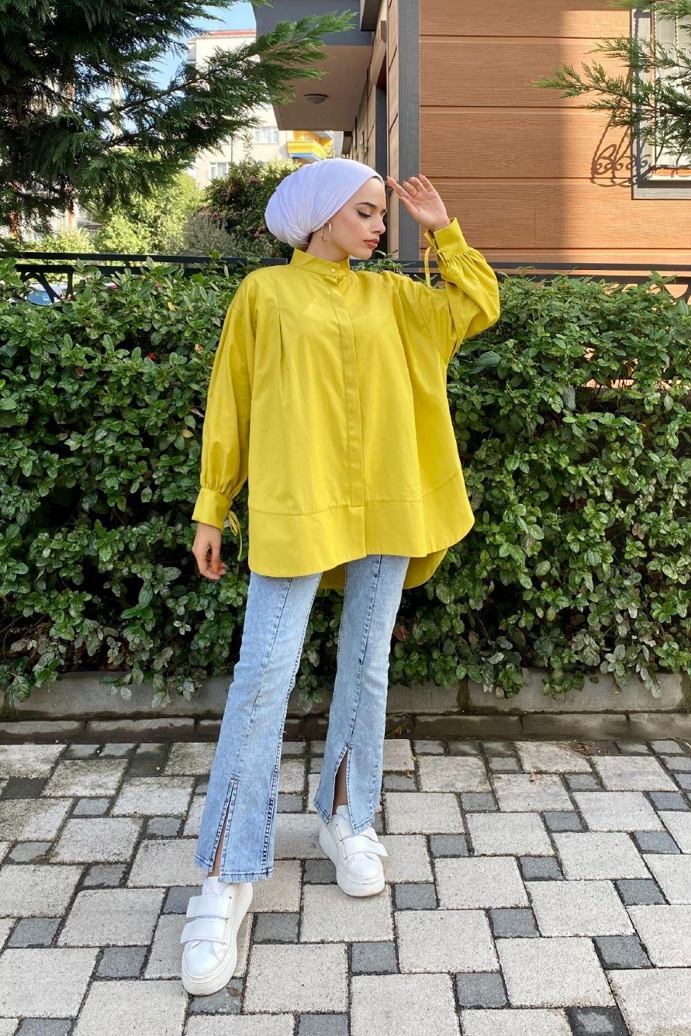 قميص بوبلين واسع بطيات باللون الأخضر الزيتي