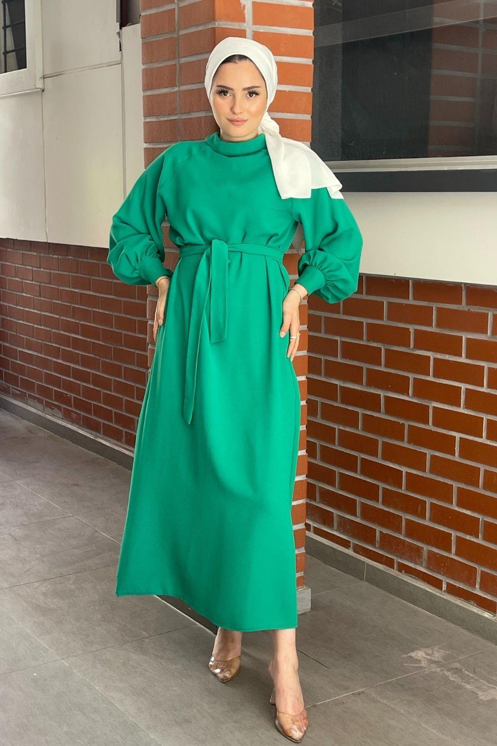 فستان بحزام وسحاب باللون الأخضر