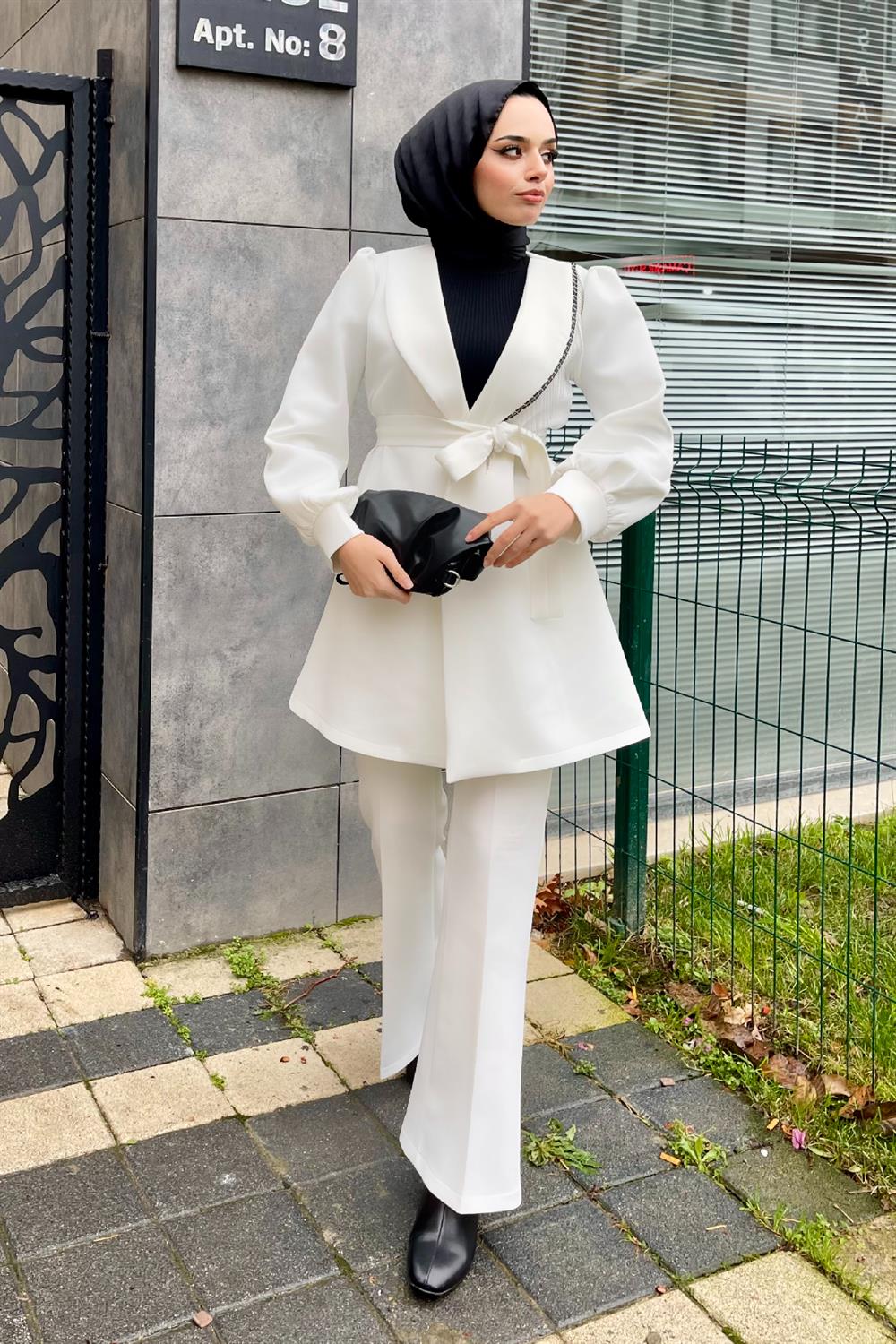 Zincir Detaylı Takım Beyaz – Şule Giyim | Tesettür Giyim