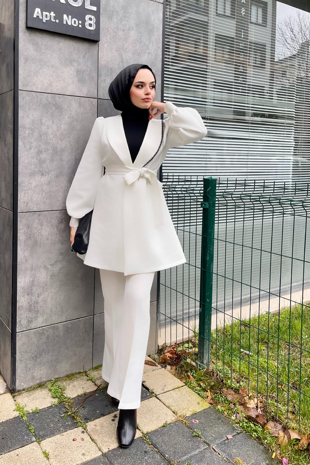 Zincir Detaylı Takım Beyaz – Şule Giyim | Tesettür Giyim