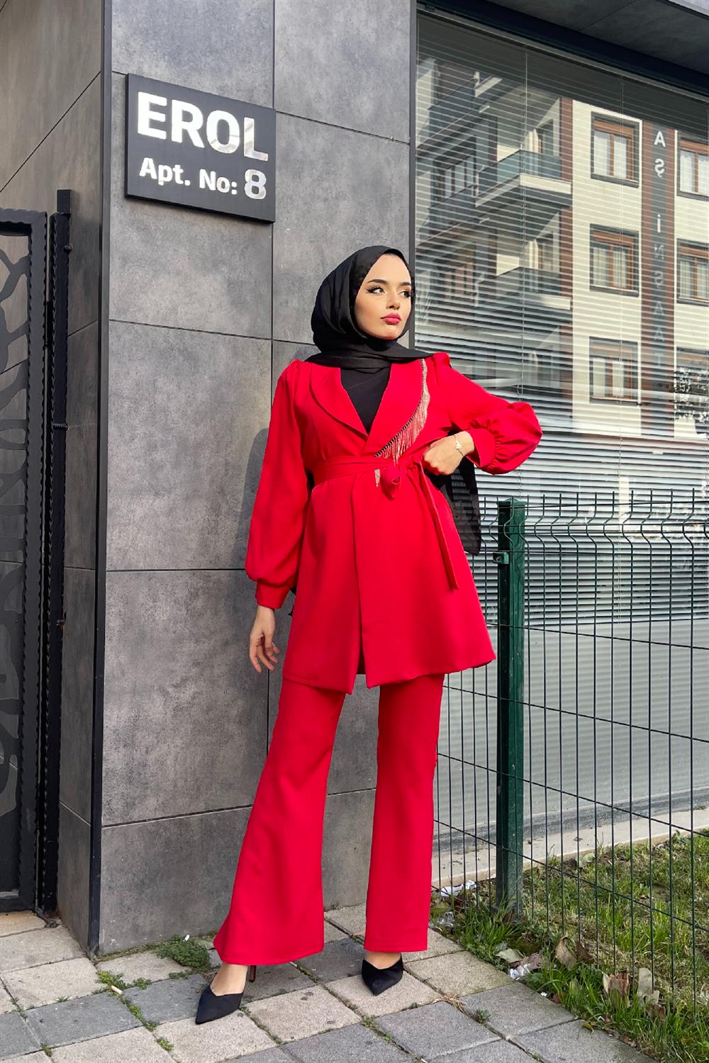 Zincir Detaylı Takım Kırmızı – Şule Giyim | Tesettür Giyim