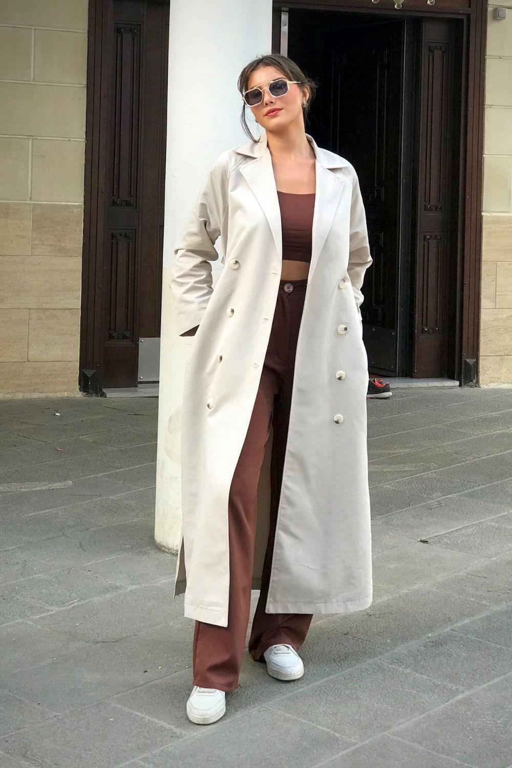 معطف طويل بأزرار حجرية