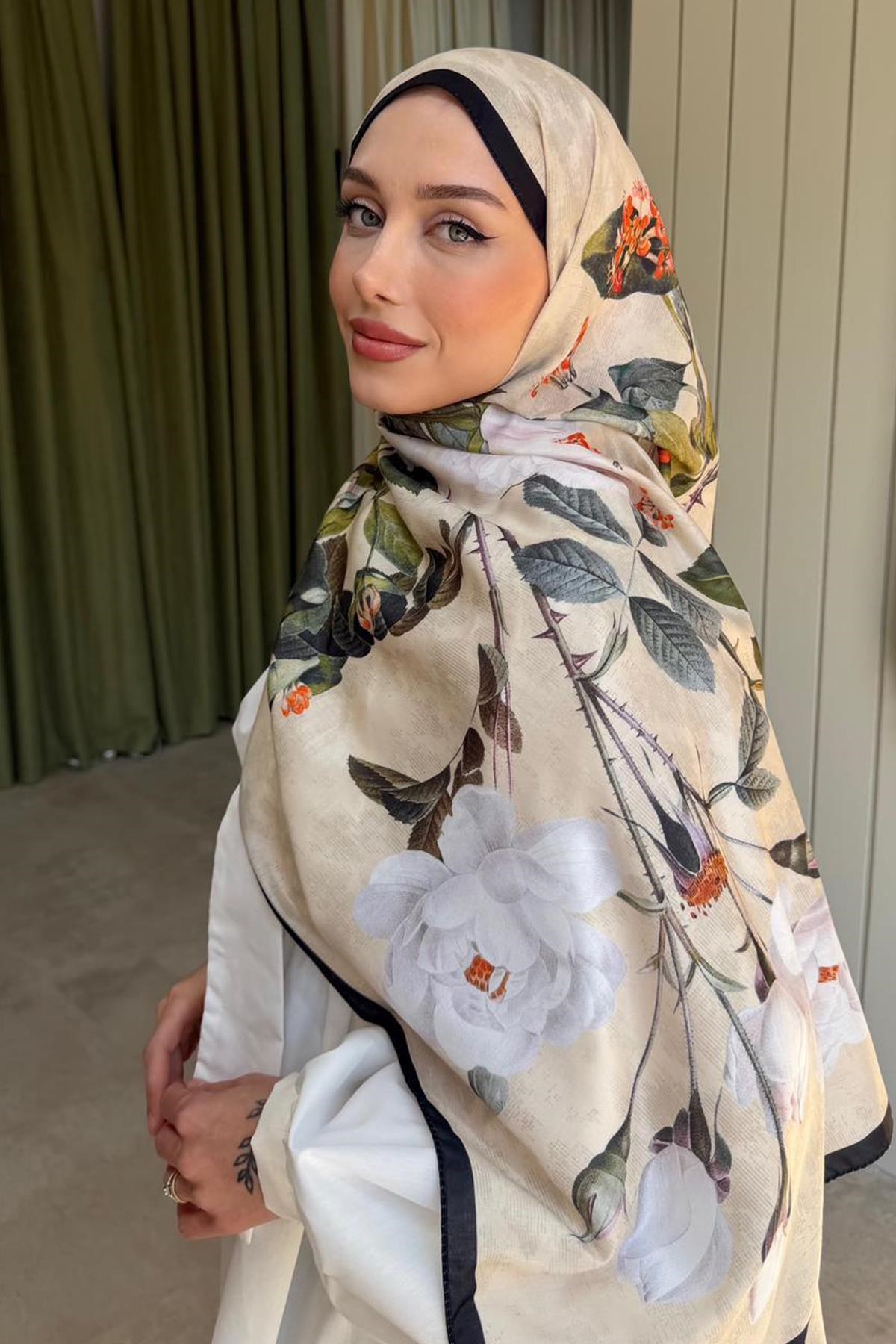 Azra Şal Siyah