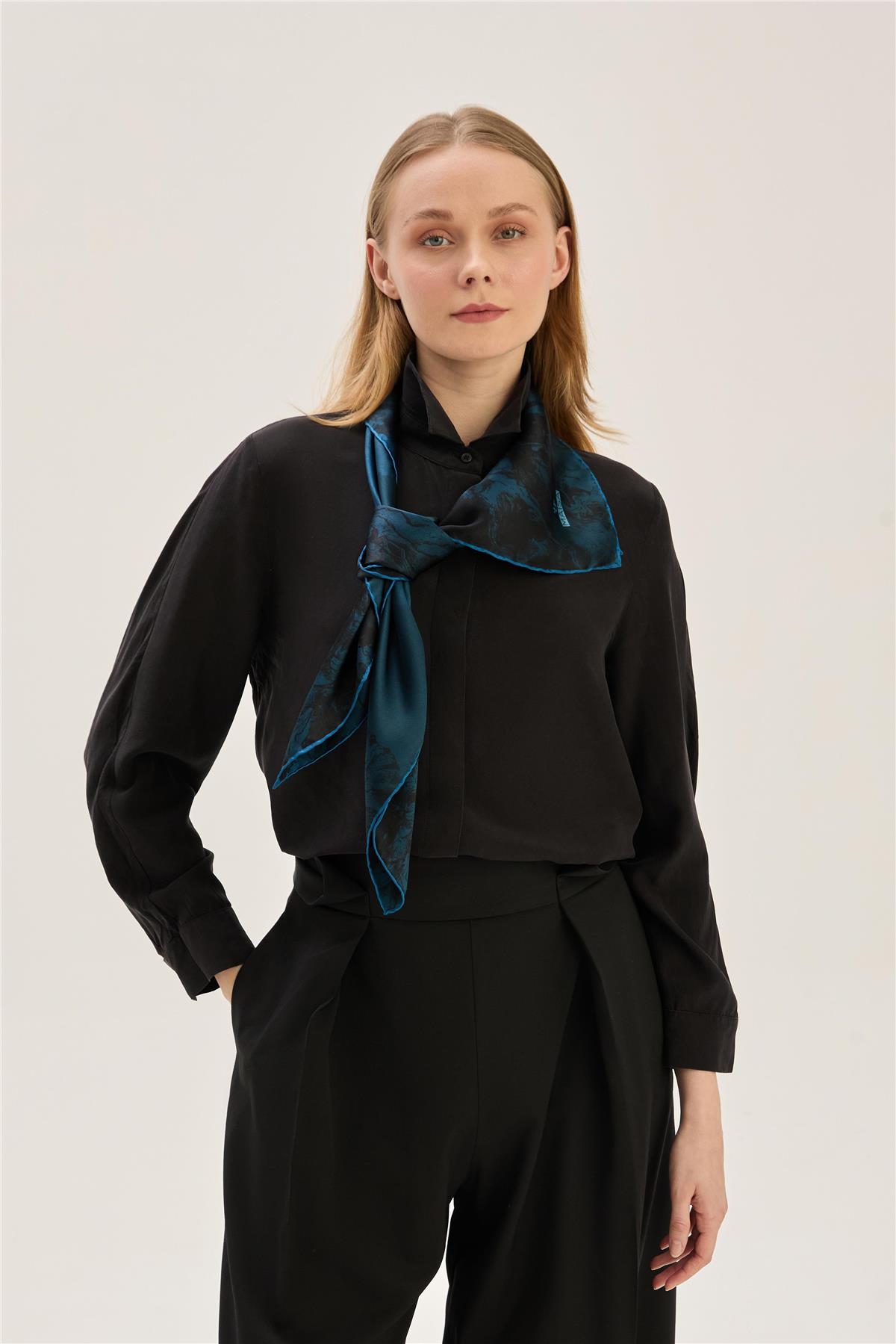 MAİSA SURA  İPEK EŞARP