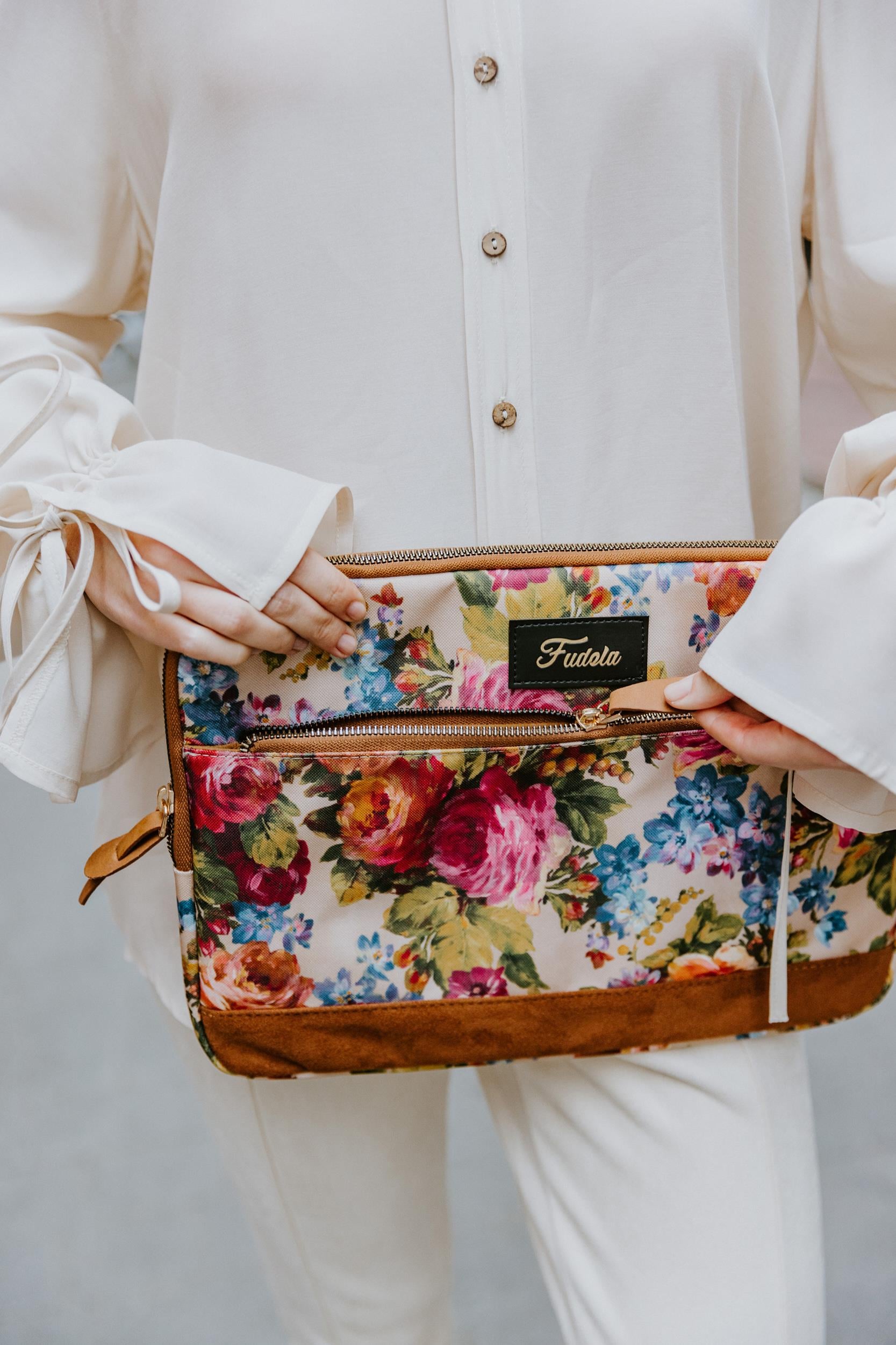 Fudela 15.6 İnç Flowers Laptop Kılıfı