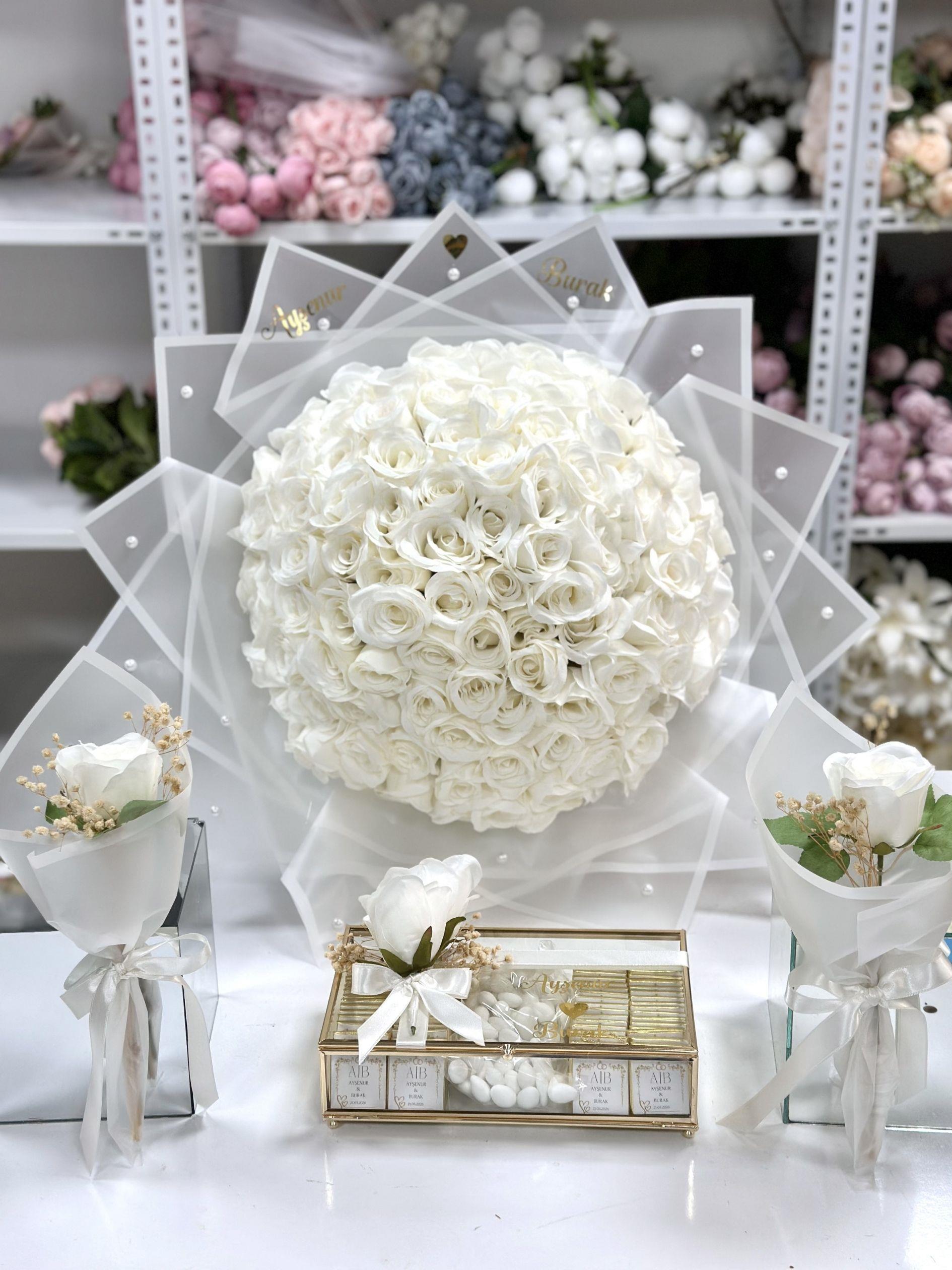 101 Beyaz Gül Kız İsteme Seti – 80 Madlen & Anne Çiçekli Premium Konsept