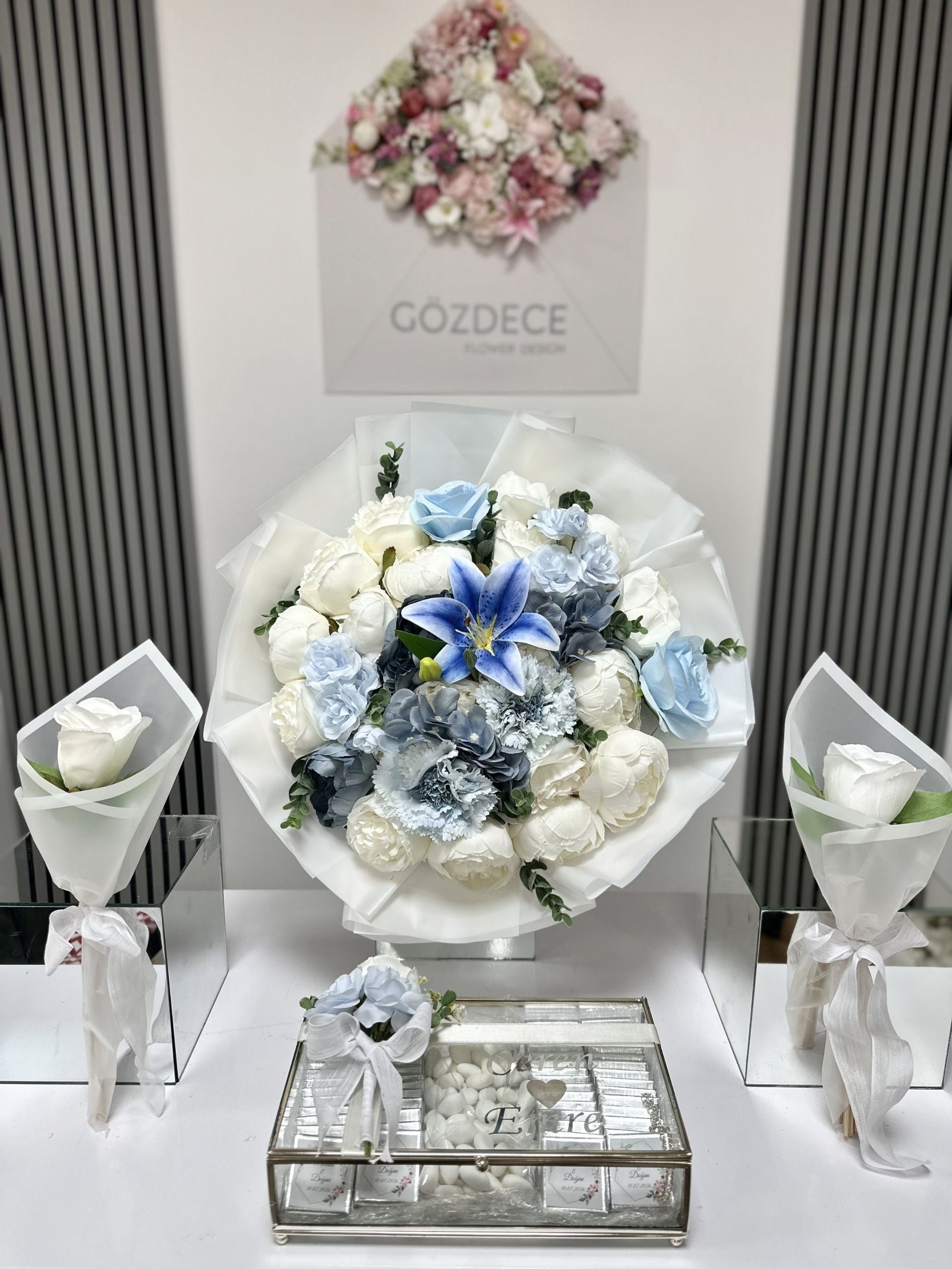 Lunaria Blue İsteme Seti, 80 Madlen & Anne Çiçekli | Islak Lilyum Karanfil Şakayık Gül