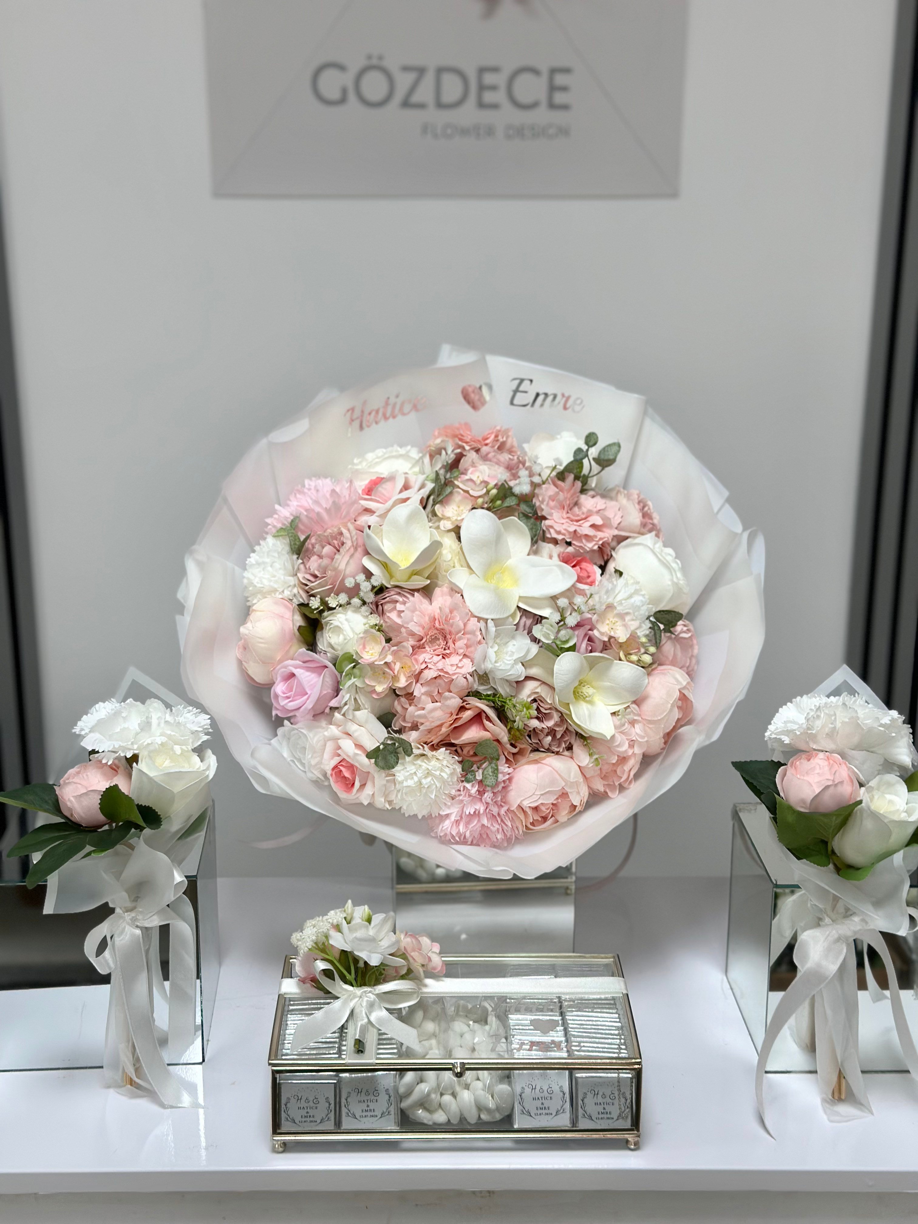 Soft Garden Yapay Çiçek İsteme Seti | 80 Madlen ve 2 Anne Çiçekli