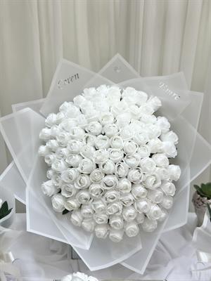 101'li Beyaz Gül İsteme Buketi – Gösterişli Söz ve Nişan Çiçeği