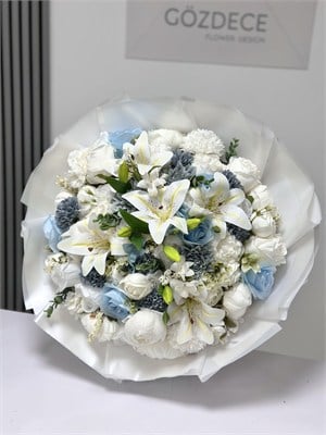 Blue Ivory Garden İsteme Buketi Zirve Boy – Lilyumlu Söz & Nişan Buketi