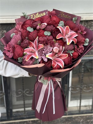 Bordo Tonlu Lilyum ve Şakayık Okaliptus Detaylı Yapay Çiçek Buketi