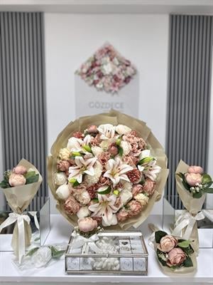 Mocha Elegance İsteme Seti Zirve Boy – 80 Madlen & Anne Çiçekli