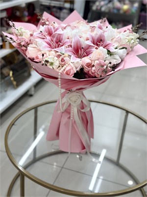 Pink Elegance Pembe Islak Lilyum ve Gül Yapay Çiçek Buketi