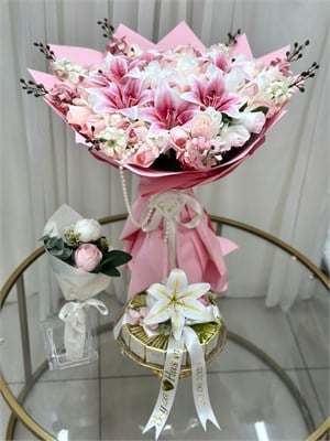 Pink Elegance Pembe Lilyum ve Gül İsteme Seti | 80 Madlen ve Anne Çiçekli