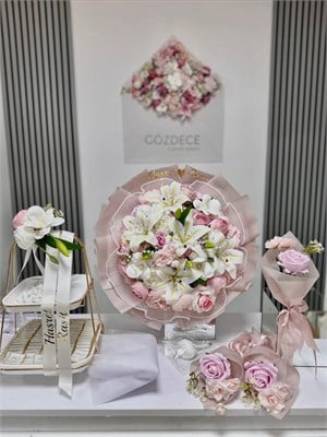 Pudra Pembe Tonlu Islak Lilyum, Şakayık ve Gül Yapay Çiçek İsteme Seti
