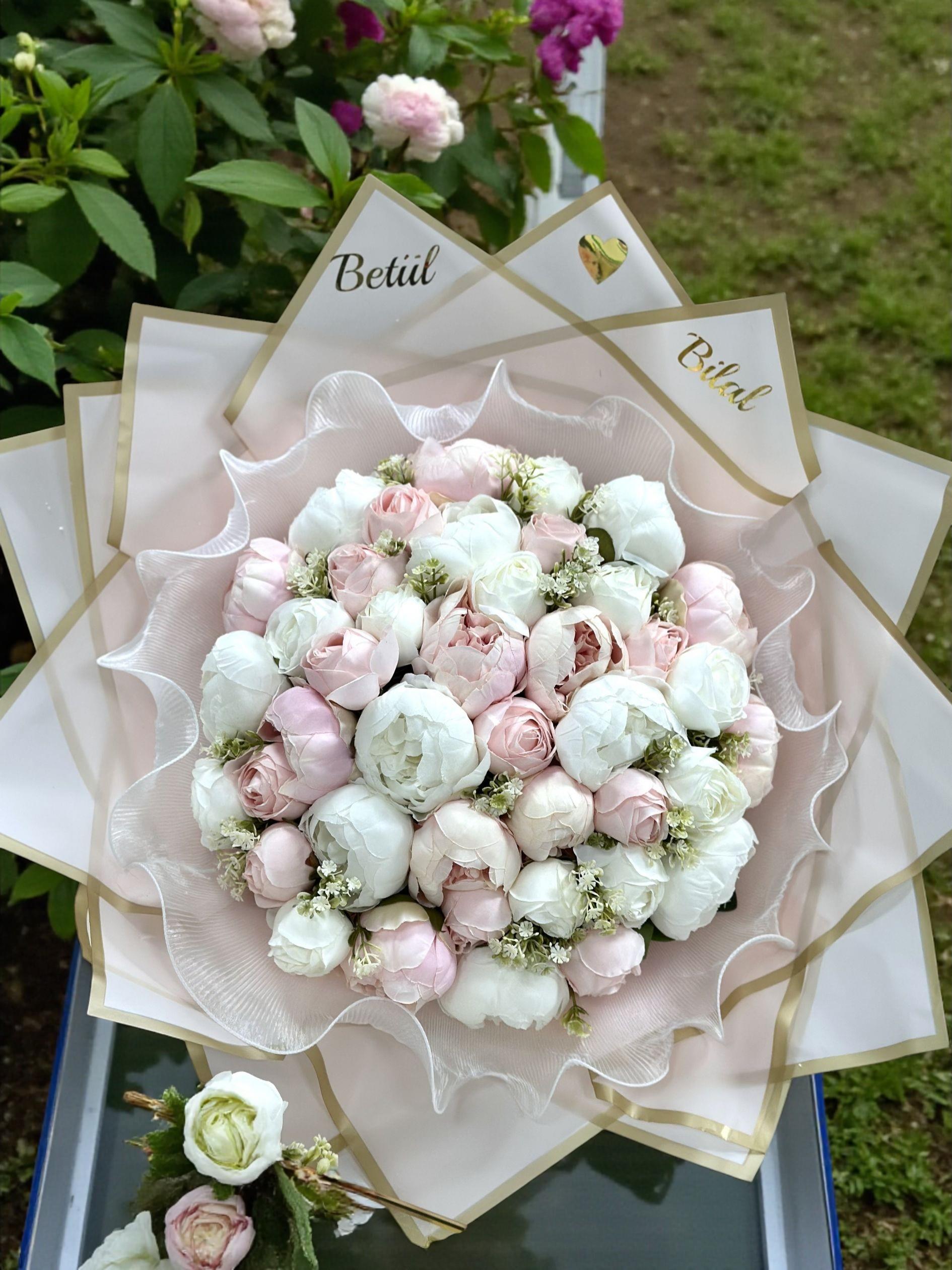 41'li Şakayık Açık Soft Pembe & Krem İsteme Buketi – Söz ve Nişan Çiçeği