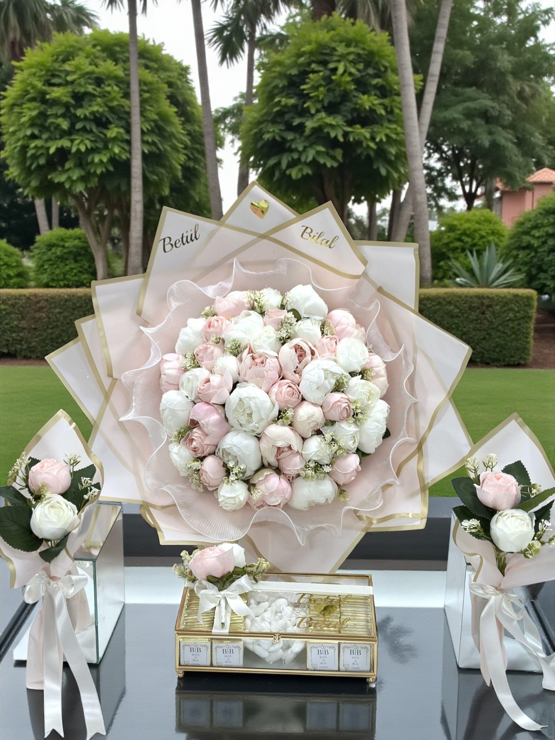 41'li Şakayık Açık Soft Pembe Krem Kız İsteme Seti, 80 Madlen Çikolata & Anne Çiçekleri