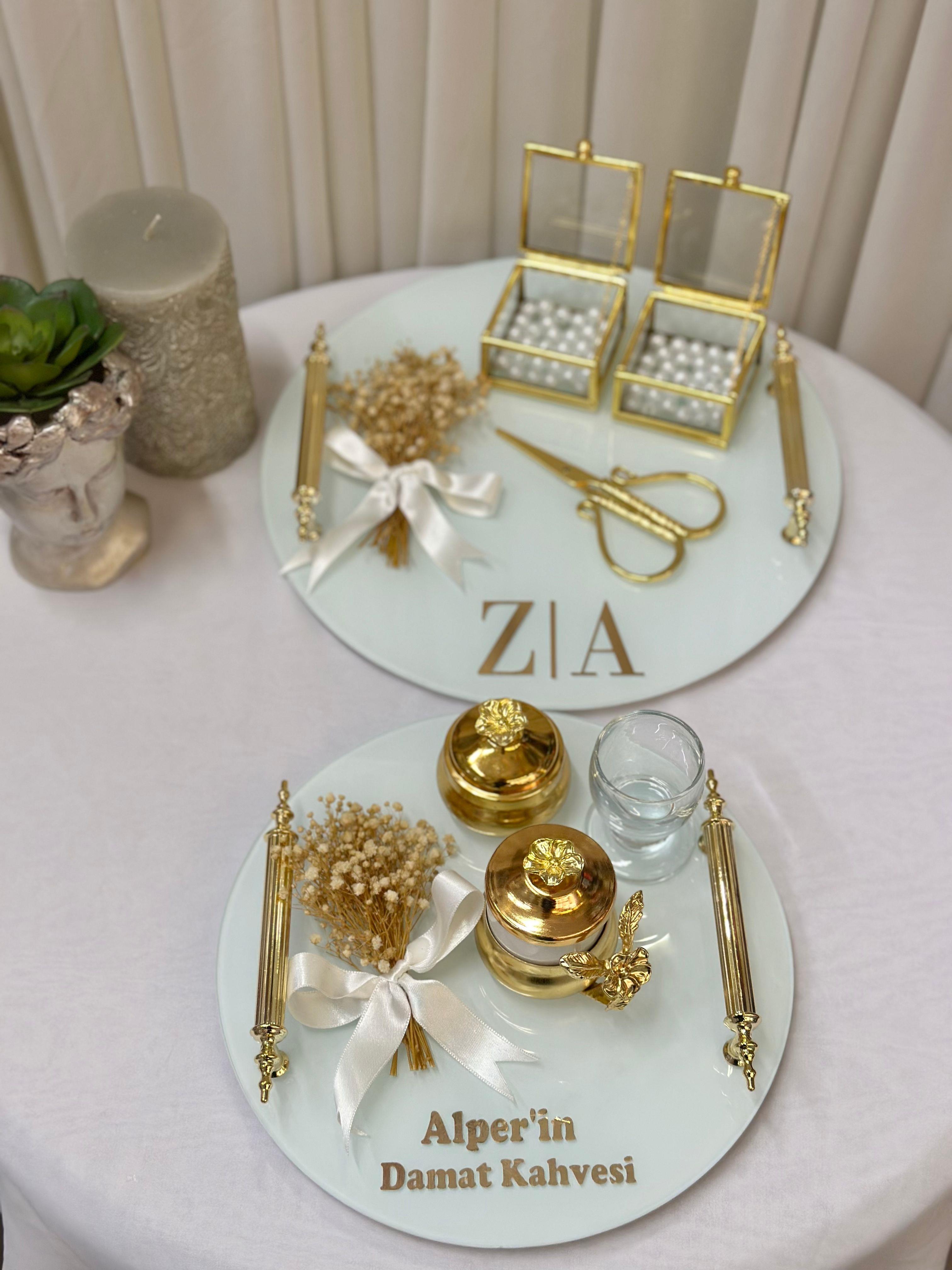 İsimli Gold Cam Söz Nişan Tepsi Seti Damat Kahve Fincan Tepsisi