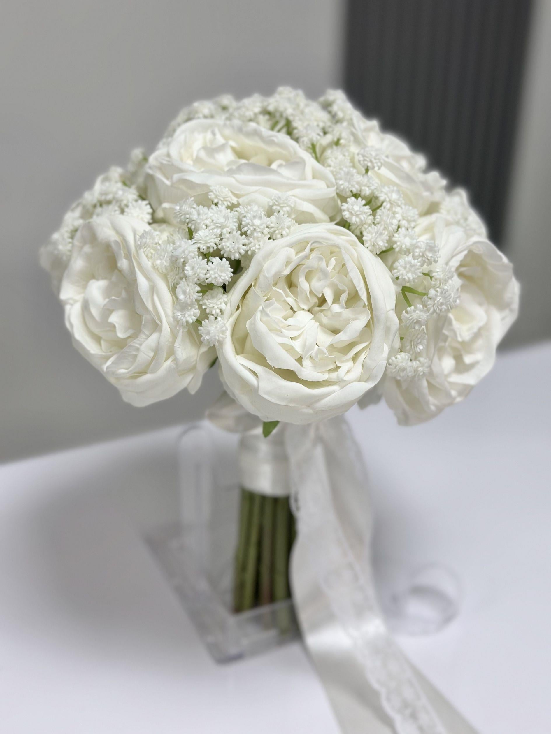 Pearl Peony Gelin Buketi – Beyaz Islak Şakayık Premium Tasarım