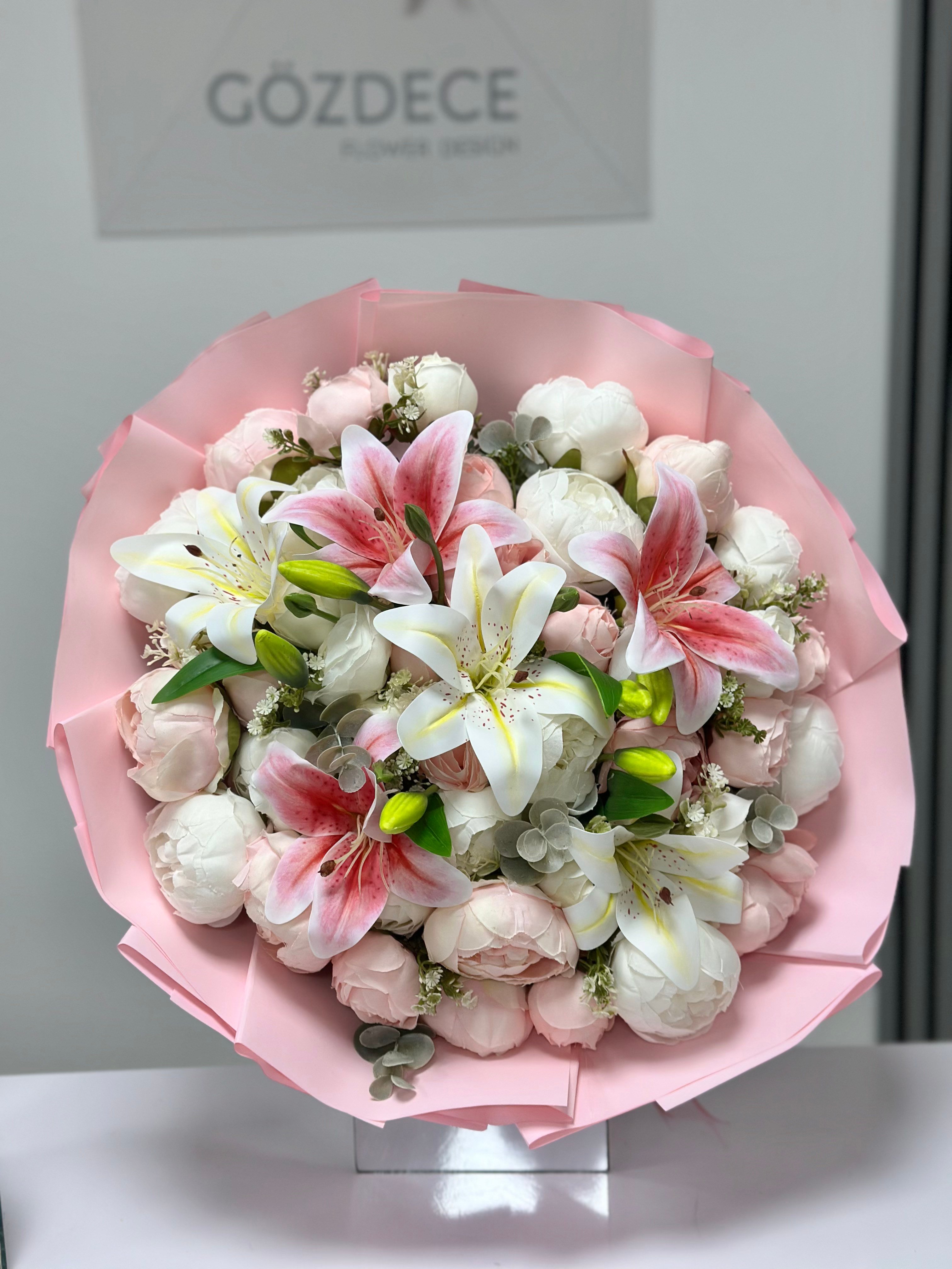 Soft Pembe Krem Tonlu Yapay Çiçek İsteme Buketi | Islak Lilyumlu
