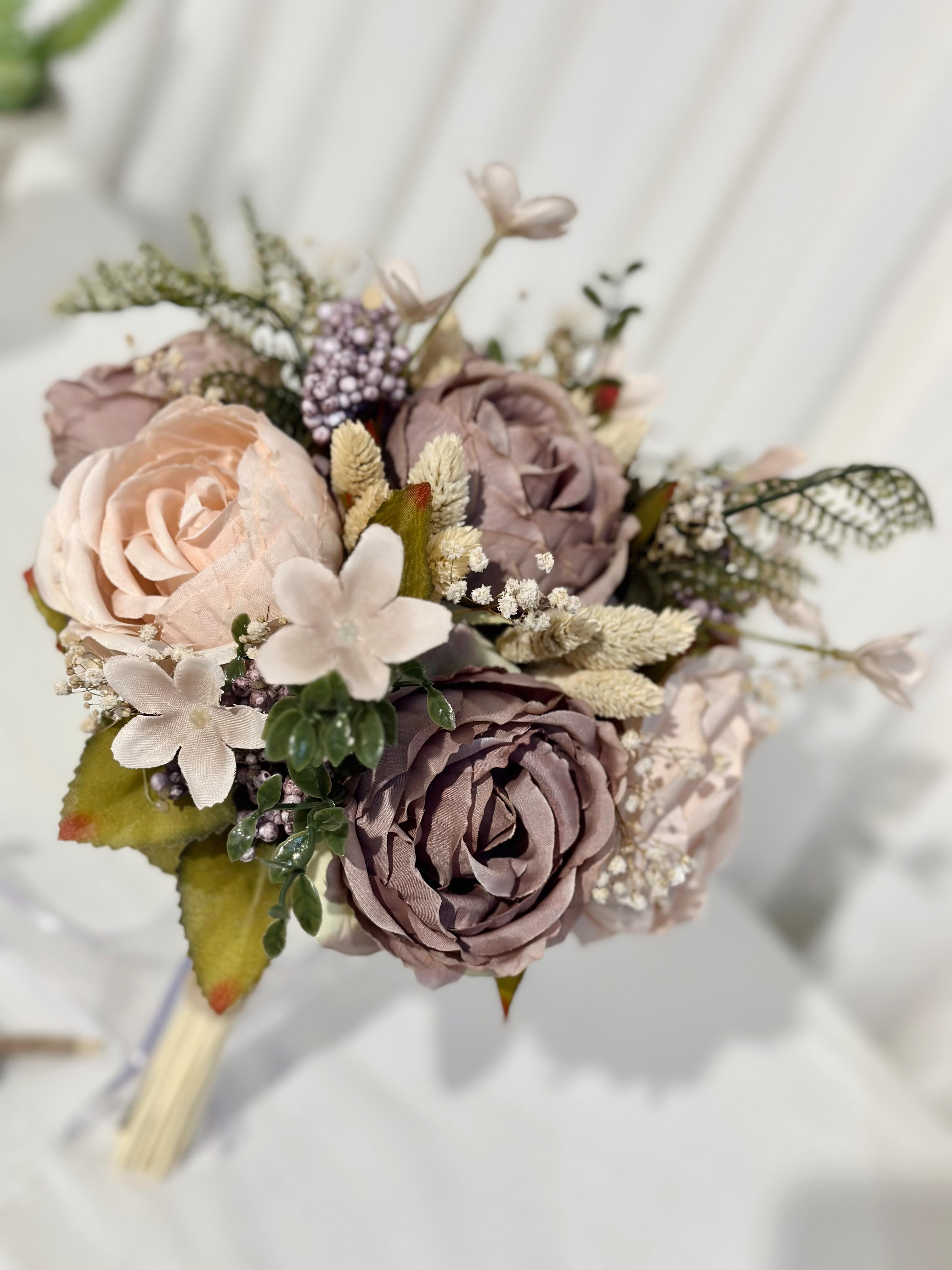 Soft Pudra Lila Aranjman Gelin Buketi Damat Yaka Çiçeği