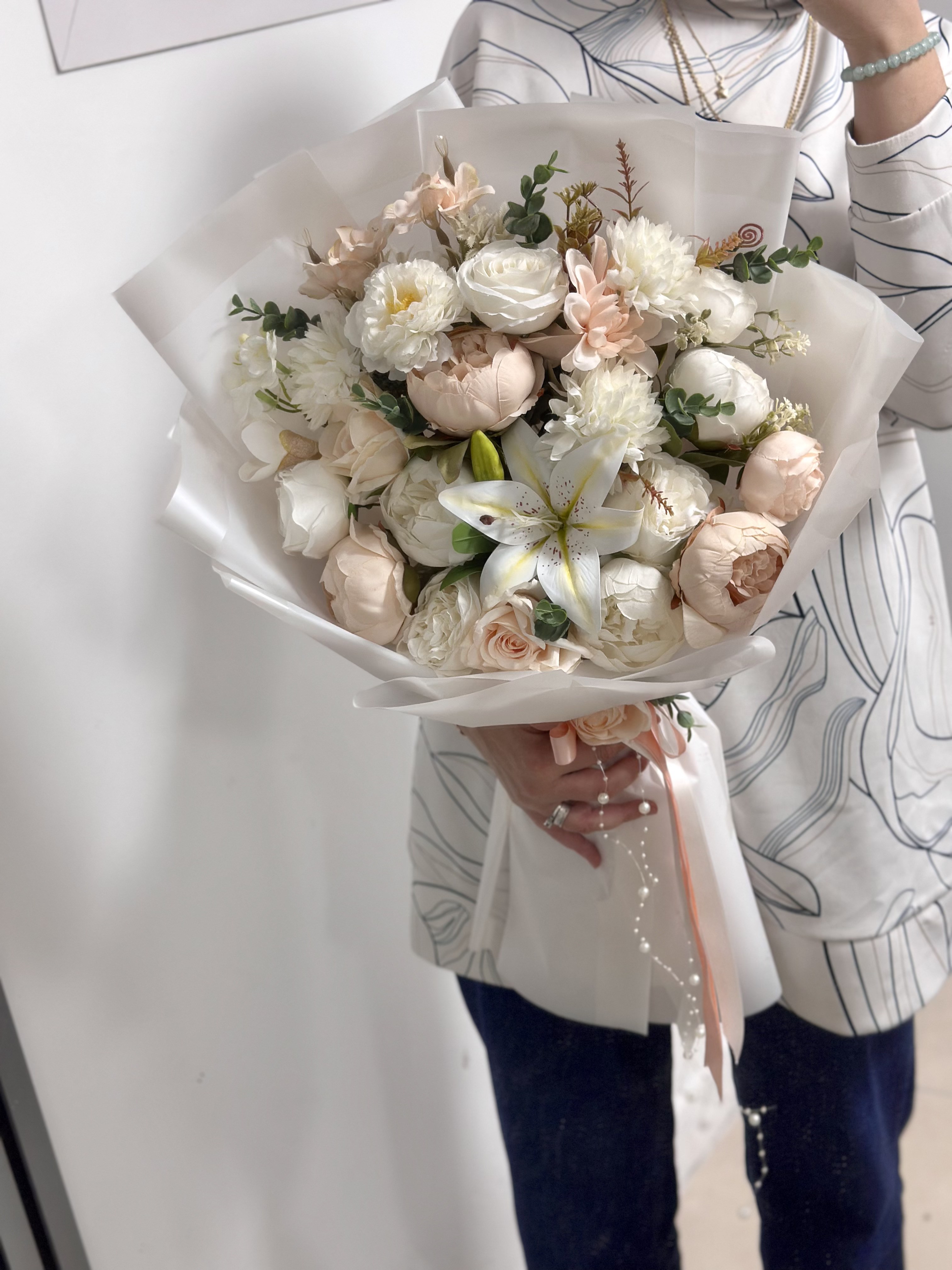 Somon Krem Tonlu Yapay Çiçek Buketi | Islak Lilyum Detaylı