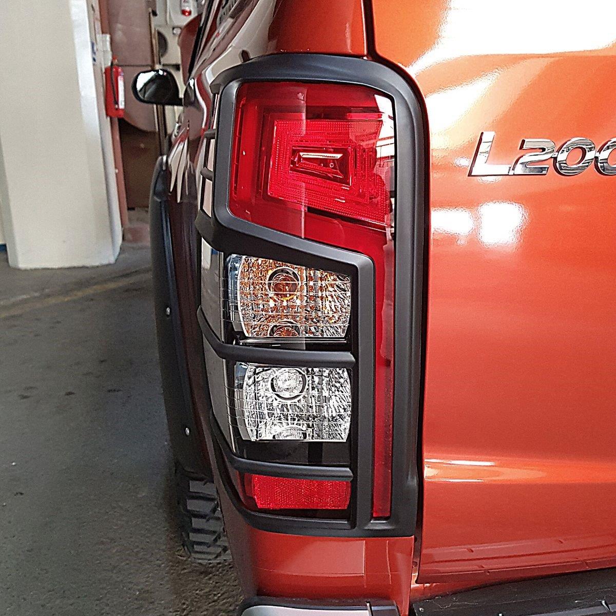 STOP ÇERÇEVE SETİ SİYAH ABS PLASTİK MITSUBISHI L200 