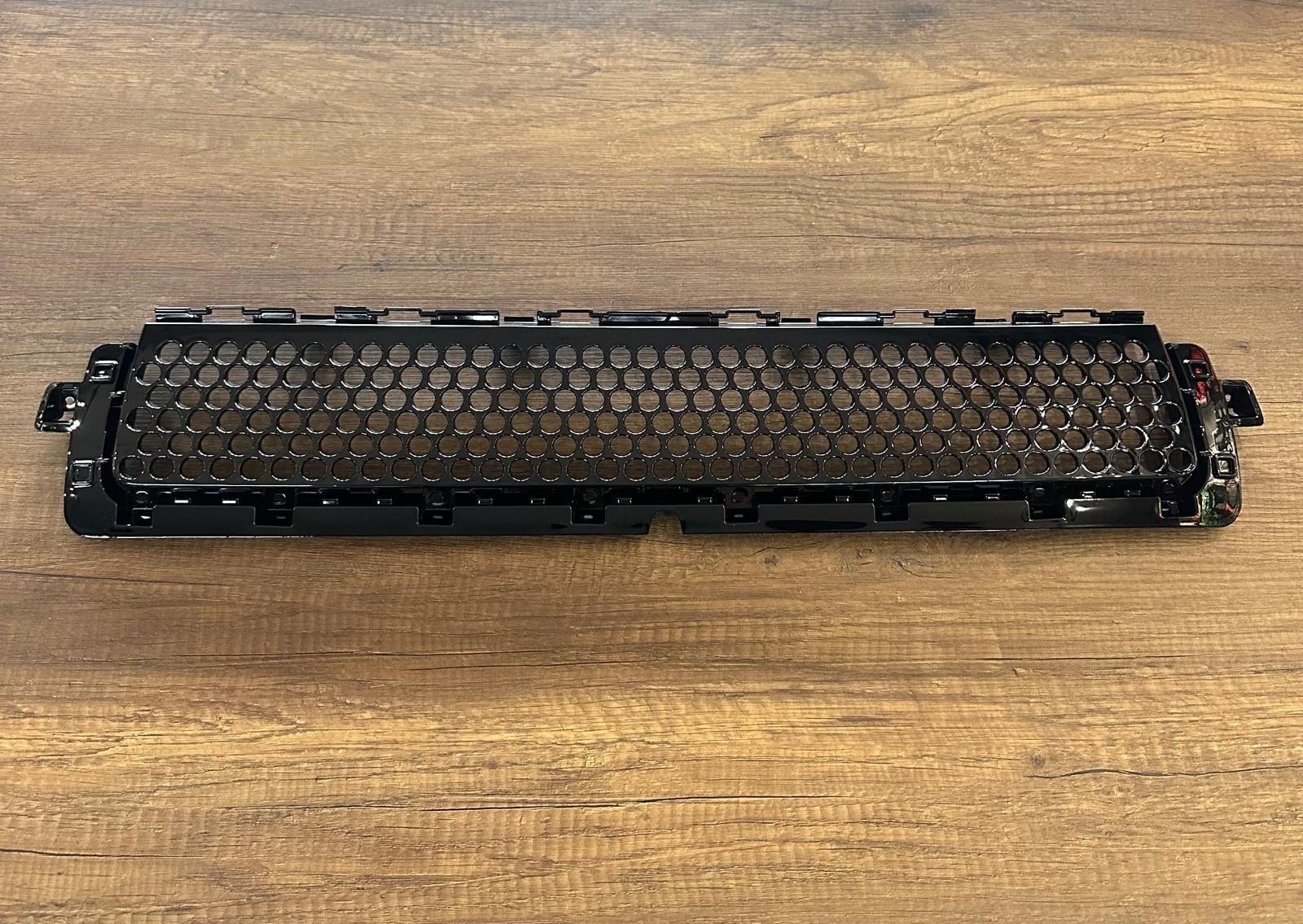 ÖN TAMPON ALT IZGARASI PARLAK SİYAH NEW DEFENDER LR129440