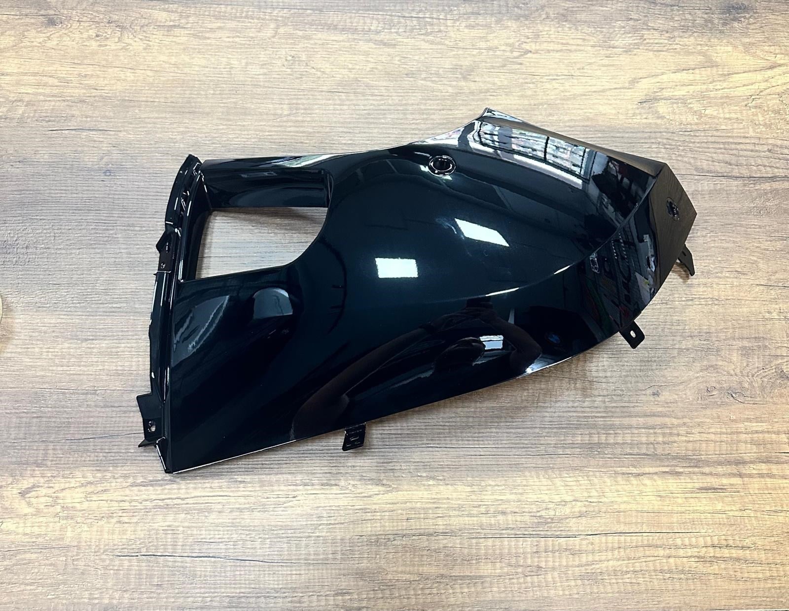 ÖN TAMPON KÖŞESİ SOL PİYANO BLACK (SENSÖR DELİKLİ) NEW DEFENDER LR129724