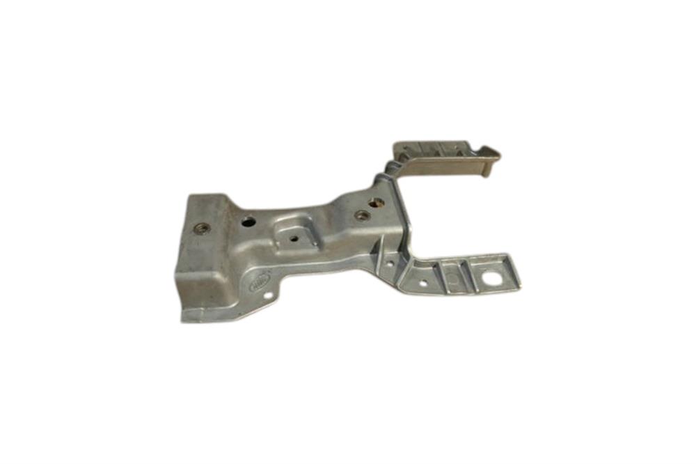 ÖN TAMPON TUTUCU PANEL ALT SAĞ RANGE ROVER VELAR LR143160