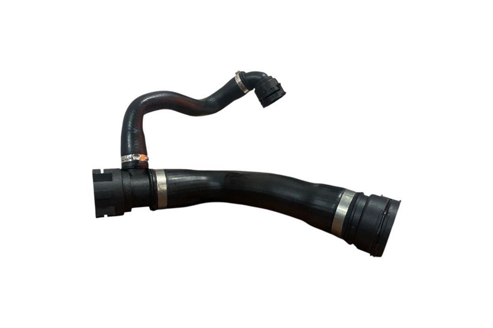 RADYATÖR HORTUMU ÜST BMW E70 F15 F85 E71 E72 F16 17127586774