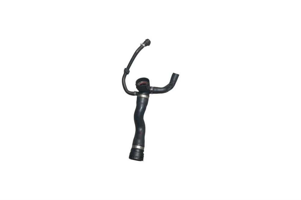 RADYATÖR HORTUMU ÜST BMW F07 F10 F11 F12 F13 F06 17127580957