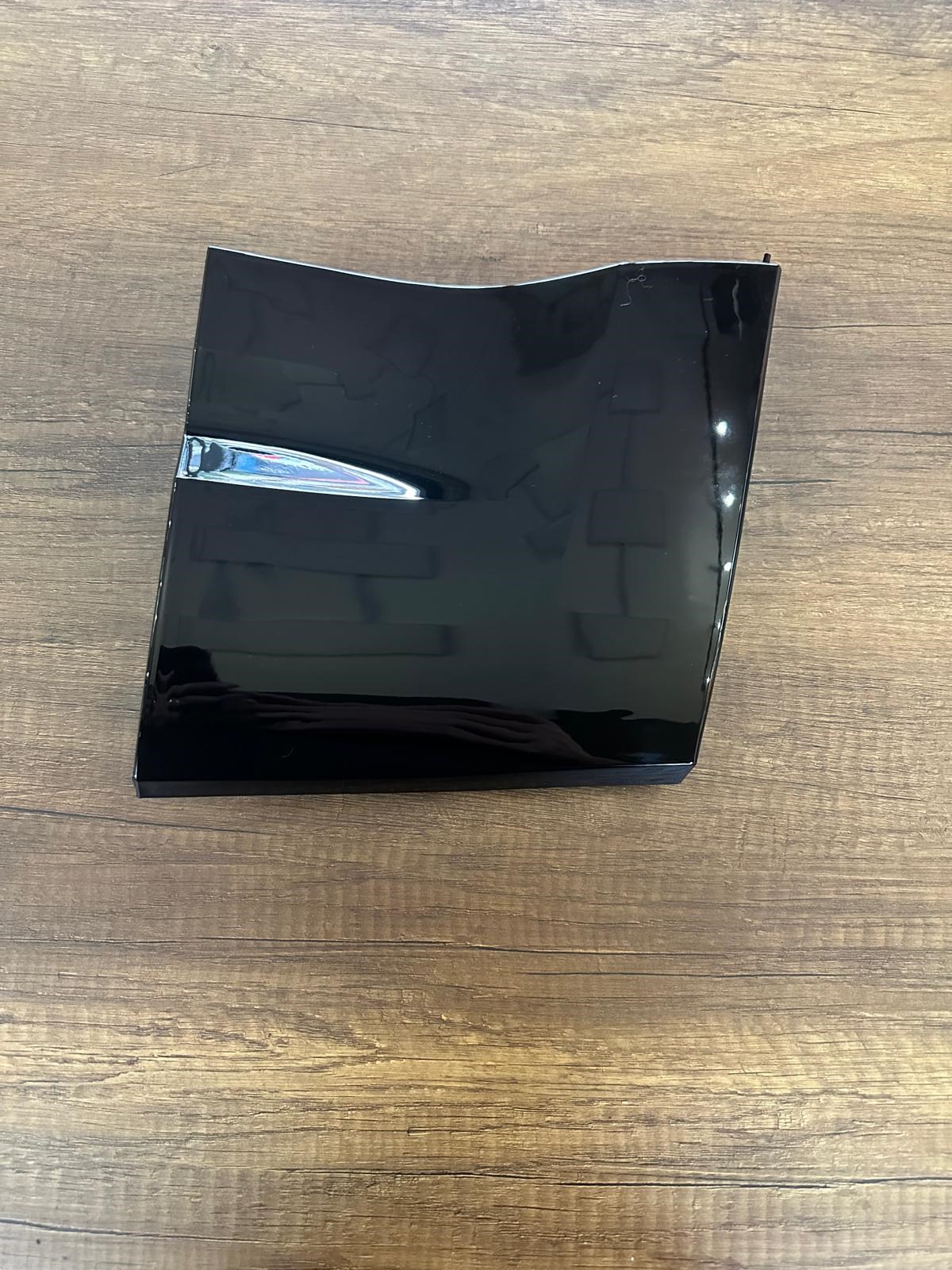 SAĞ ÖN ÇAMURLUK KAPLAMASI NEW DEFENDER PİYANO BLACK LR175934 LR149400 LR146715 LR149399