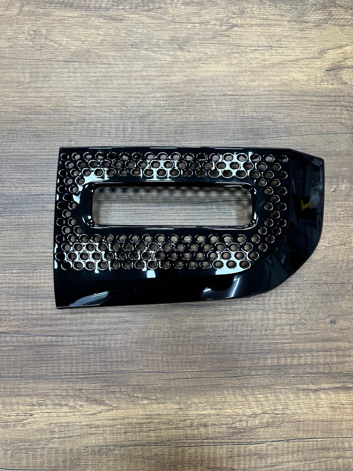 SİS LAMBA ÇERÇEVESİ PİYANO BLACK ÖN SOL NEW DEFENDER LR129432