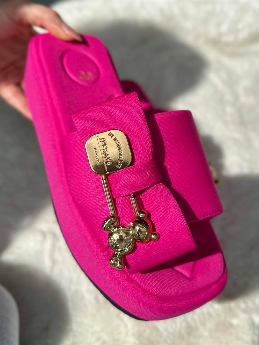 Aksesuar Detaylı Teddy Terlik