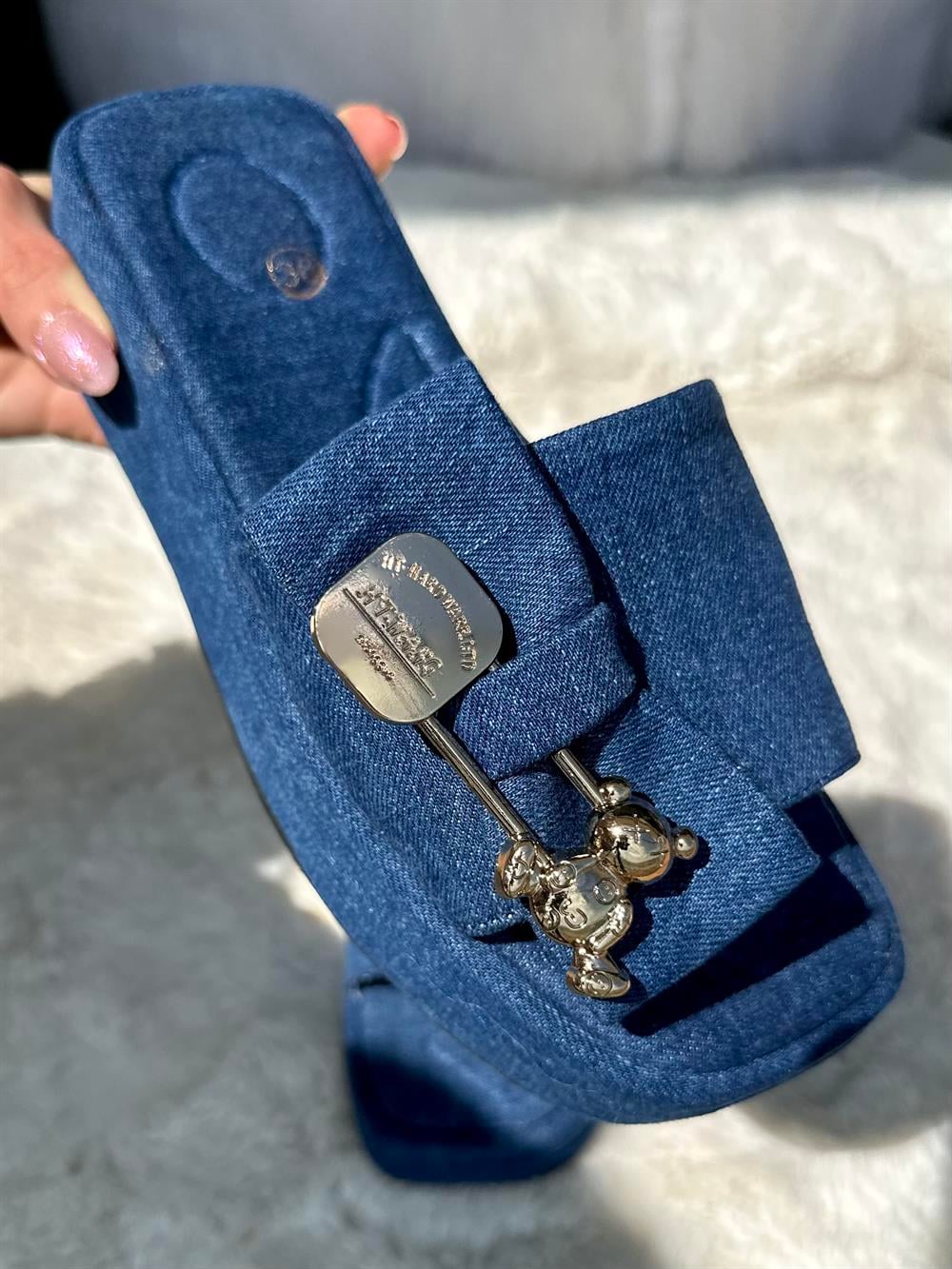 Aksesuar Detaylı Teddy Terlik